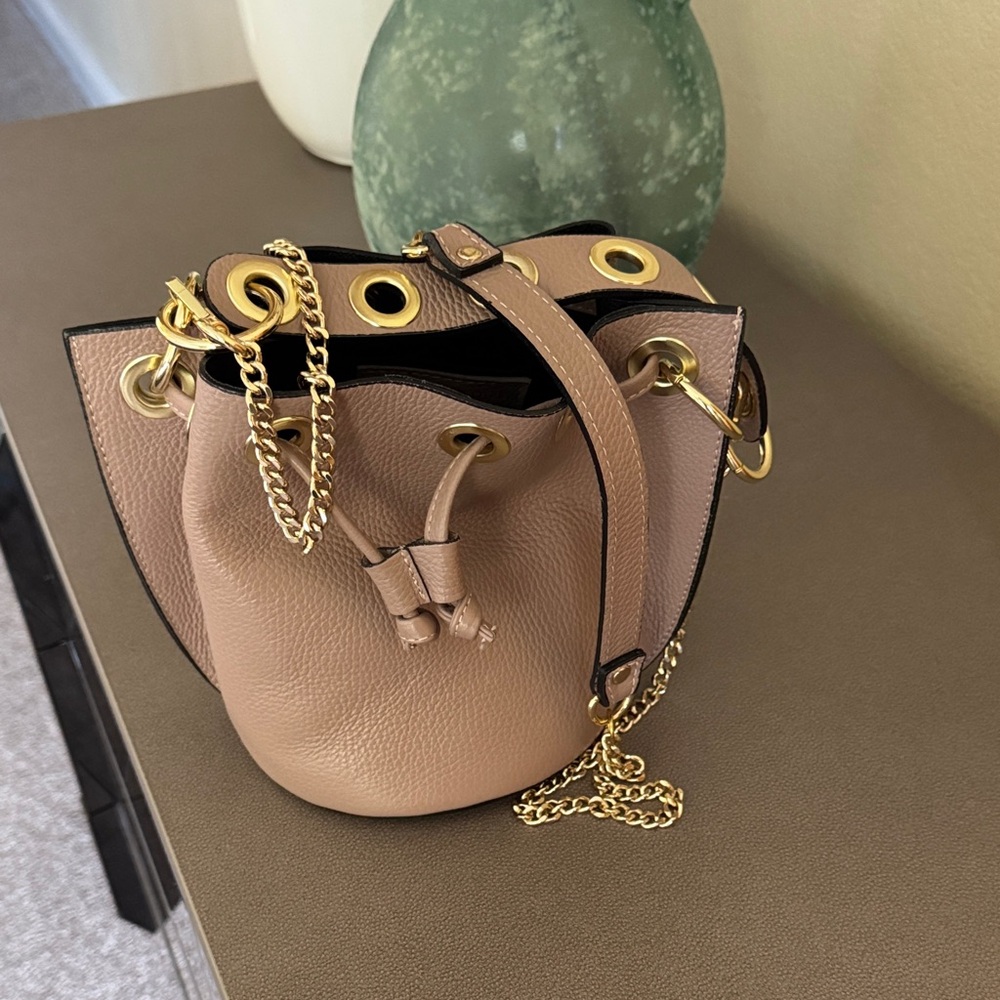 Elegant Tan Bucket Bag